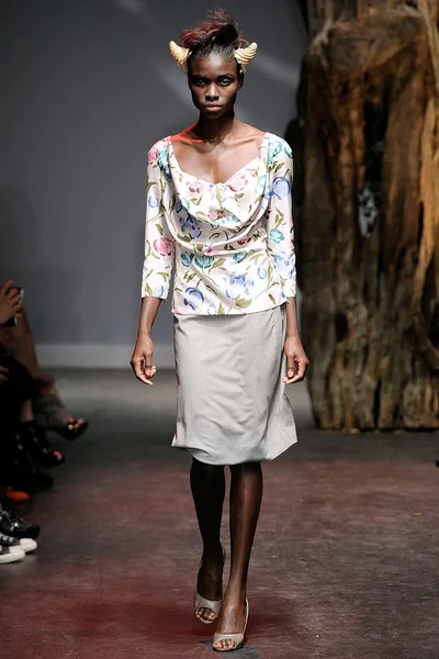 Look 13